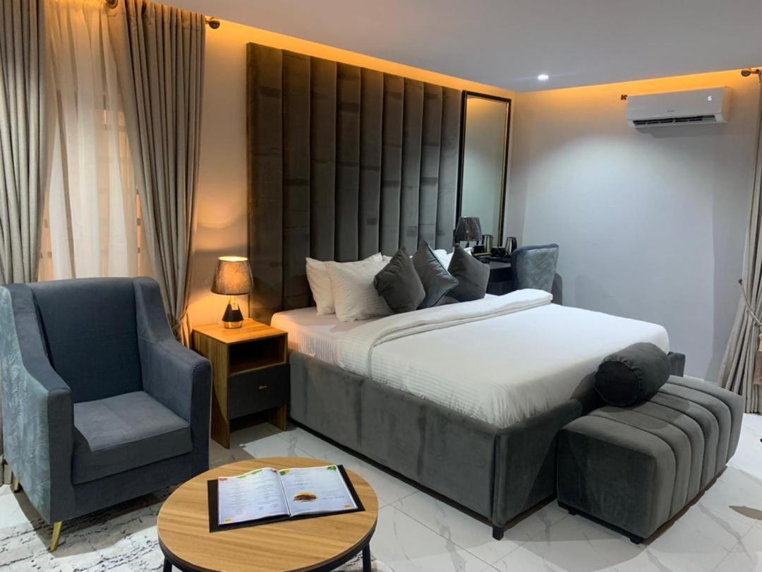 Choice Suites Signature Икеджа Екстериор снимка