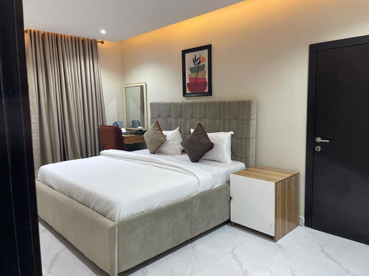 Choice Suites Signature Икеджа Екстериор снимка
