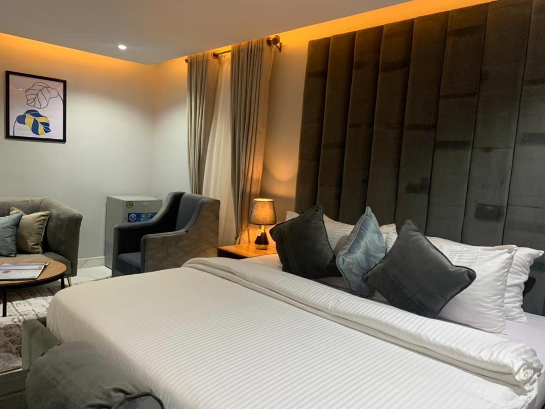 Choice Suites Signature Икеджа Екстериор снимка