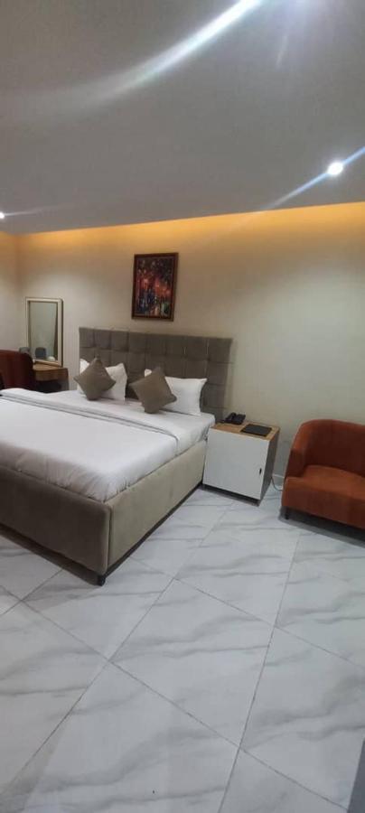 Choice Suites Signature Икеджа Екстериор снимка